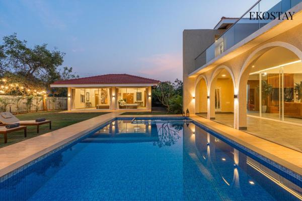 EKOSTAY - 7 Palms, Varaa  Hotellit New Delhi uima-altaalla, Uima-allas