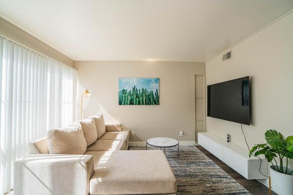 Spacious 2 Bedroom, 2 Bath, Pool, Free Parking, Gym, Varaa  Arizona hotellit, joissa on pysäköinti, Pysäköinti