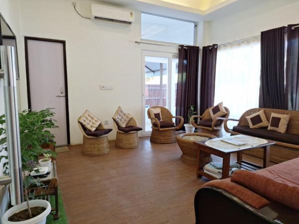 Meadowlark, Varaa  Pakariāmukh Assam