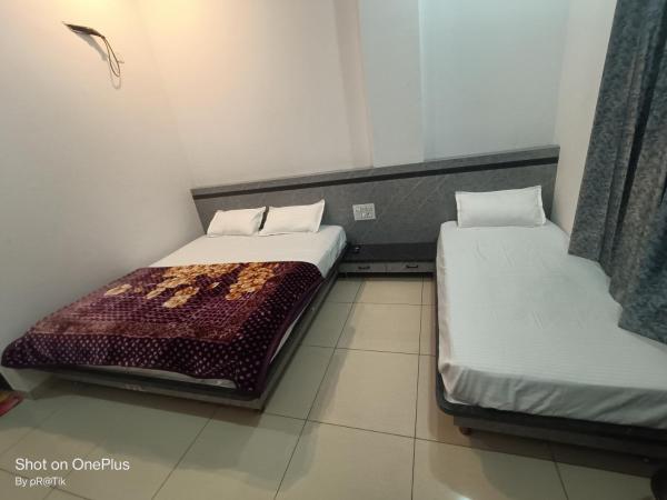 Hotel Madhuram 450 Mtr Ringus Railway STN, Varaa  Rīngas Rajasthan