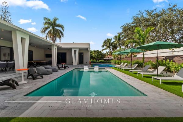 Miami Ultra Villa w Pool Movie Theater Pickle Ball, Varaa  Hotellit Golden Glades uima-altaalla, Uima-allas