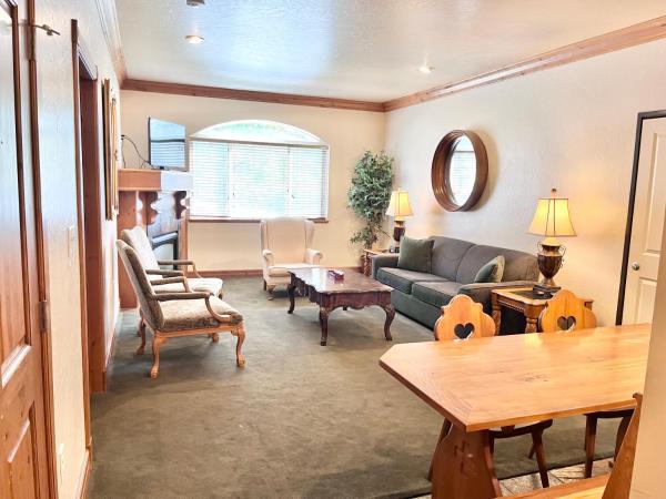 Cozy Family Zermatt King Villa with Kitchen Near Park City & Deer Valley Ski Resorts - 1085, Varaa  Utah hotellit, joissa on pysäköinti, Pysäköinti