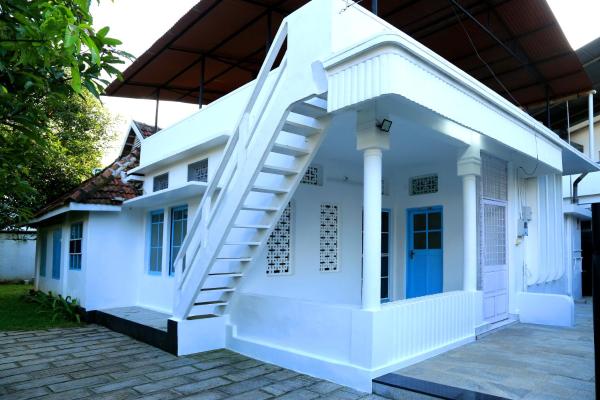 R & B Green Stay, Varaa  Kochi New Delhi