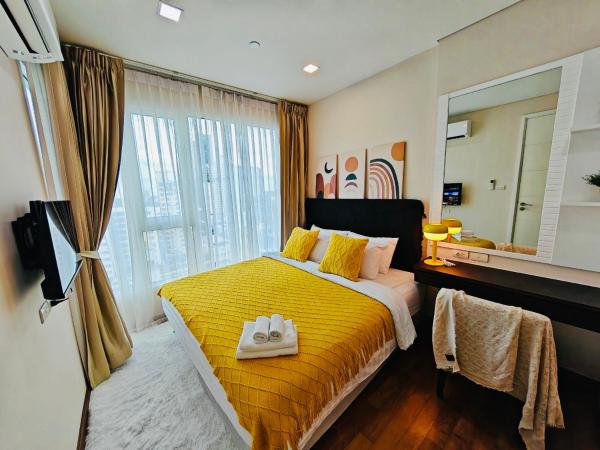 Downtown, Cozy 1BR, 48sqm, Middle of ThongLo, High Floor, Pool, Gym, Fast Wifi, Varaa  Central Thailand hotellit, joissa on uima-allas, Uima-allas