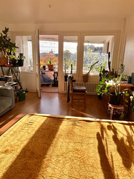 1 Zimmer mit Aussicht und 1 Zimmer mit Balkon in 4 Zimmer Wohnung, Szene, Parks und Top Lage, Varaa  Berliini Saksa