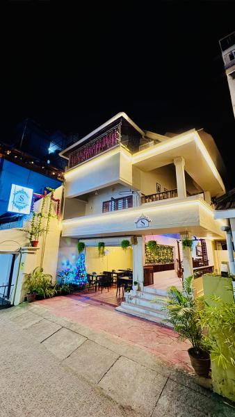 Scarlets Inn, Varaa  Kochi New Delhi