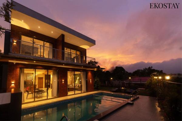 EKOSTAY - Terra Cotta Villa, Varaa  Hotellit New Delhi uima-altaalla, Uima-allas