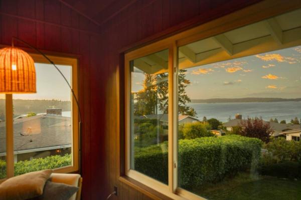 Morden Rustic 6B3B Ocean Mountain View BBQ EV Charging, Varaa  Hope Island Washington State