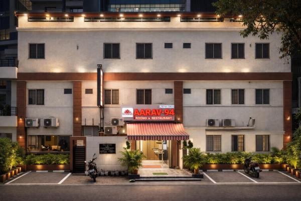 Hotel YO94, Varaa  Hotellit New Delhi pysäköinnillä, Pysäköinti