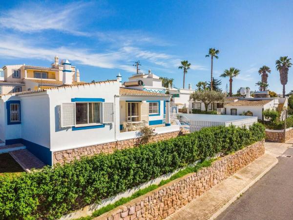 Villa Gabriella - Charming villa in great location close to everything you need, Varaa  Guia Albufeira