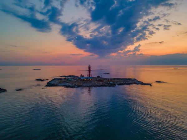 Pater Noster A home on the horizon, Varaa   