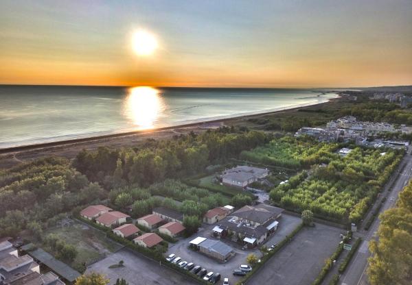 Happy Camp Mobile Homes in Il Pioppeto Camping&Residence, Varaa  Marina di Montenero Abruzzo