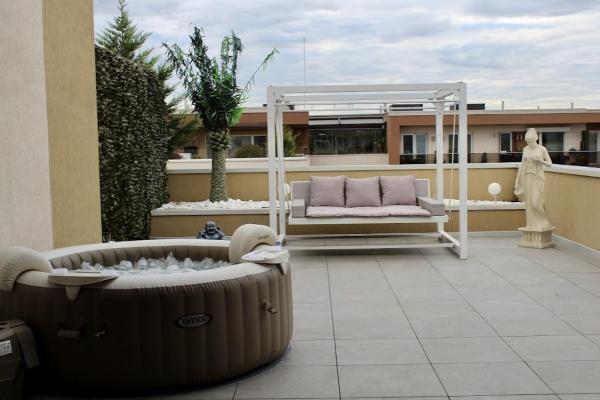 Cleo’s Penthouse, Varaa  Hotellit Prahova Valley uima-altaalla, Uima-allas