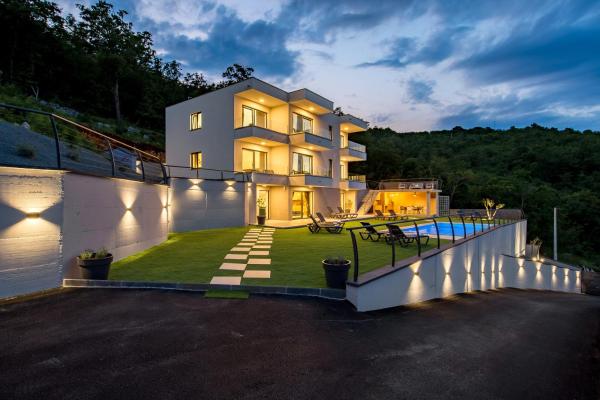 Villa Lavinia, Varaa  Kvarner hotellit, joissa on pysäköinti, Pysäköinti