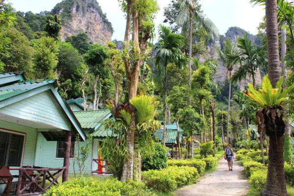 Chill Out Bar and Jungle Bungalows, Varaa  Tonsai Beach 