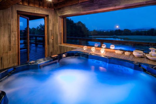 Folwark Wrzosówka Holiday Home, Varaa Villa Hotellit Ala-Sleesia pysäköinnillä, Pysäköinti