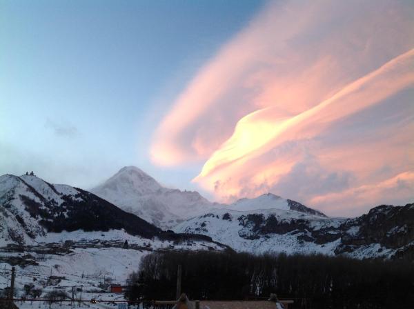 AIA Kazbegi, Varaa  Mtkheta-Mtianeti hotellit, joissa on pysäköinti, Pysäköinti