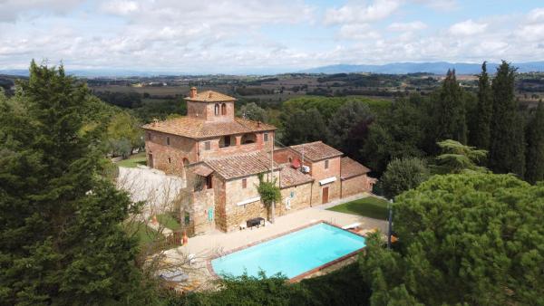 Villa le Rondini, Varaa  La Croce hotellit, joissa on uima-allas, Uima-allas