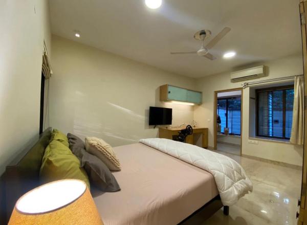 Bandra cozy 1 bedroom attached bathroom shared apartment, Varaa  Mumbai Maharashtra