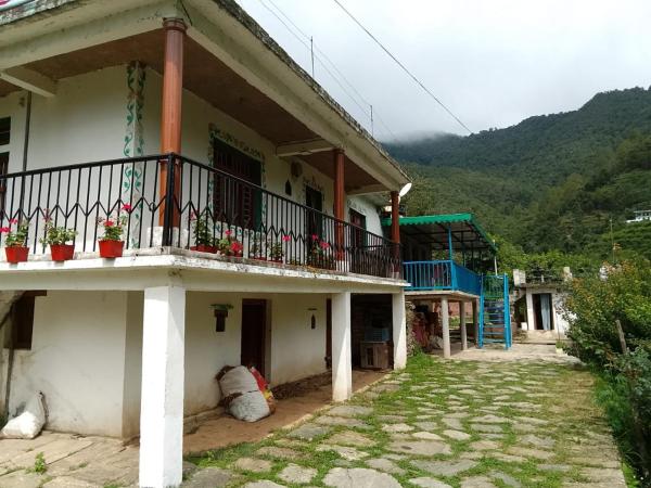 Diksha Farm Homestay, Varaa  Hotellit New Delhi pysäköinnillä, Pysäköinti