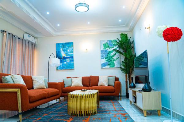 Modern Chic Apart, Varaa  Kofa Kamerun
