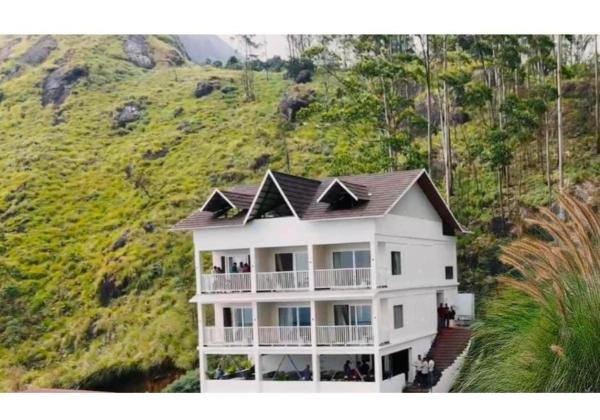 Clouds end Resorts Munnar, Varaa  Hotellit New Delhi uima-altaalla, Uima-allas