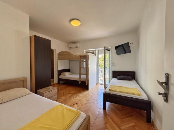 Vega's Hostel, Varaa Hostelli Tivat Tivat County