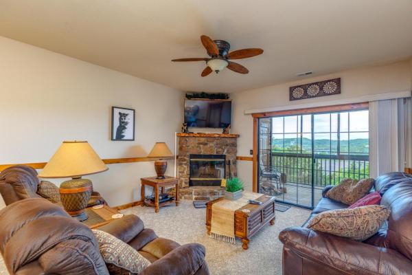 1BR Village At Indian Point 1307 near SDC Free Tickets Daily up to 500 Value, Varaa  Branson 