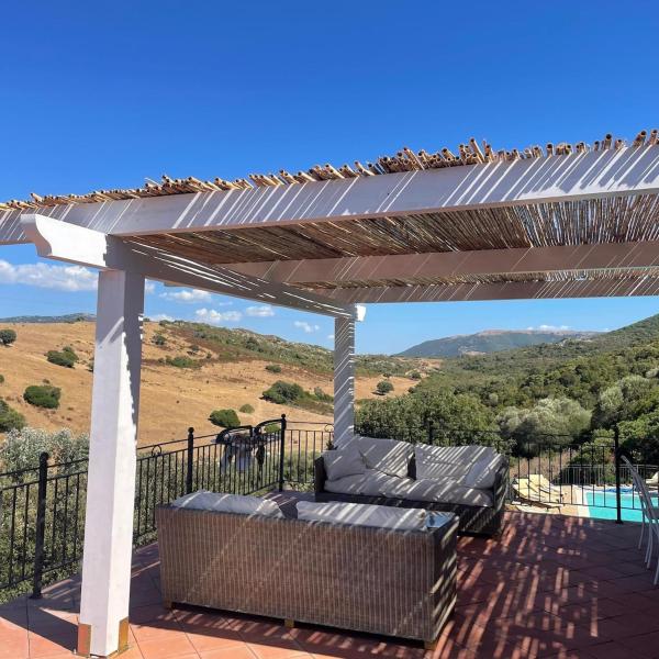 Villa Cabu Abbas - breathtaking country residence, Varaa  Hotellit Perfugas uima-altaalla, Uima-allas