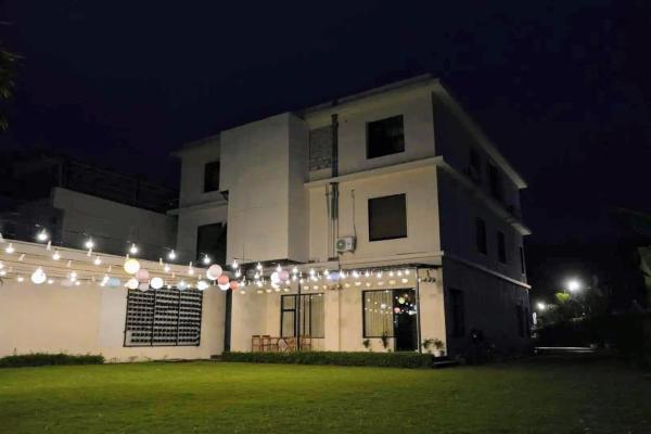 The Monarch Hotel, Varaa  Kāthgodām Uttarakhand