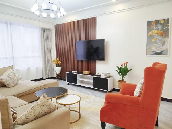 classy executive two bedroom apartment with swimming fully equipped gym ample parking space and amazing scenic views, Varaa  Nairobi hotellit, joissa on uima-allas, Uima-allas