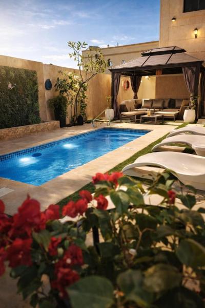 Villa Ole - Holiday Home, Varaa  Hotellit Ajman uima-altaalla, Uima-allas