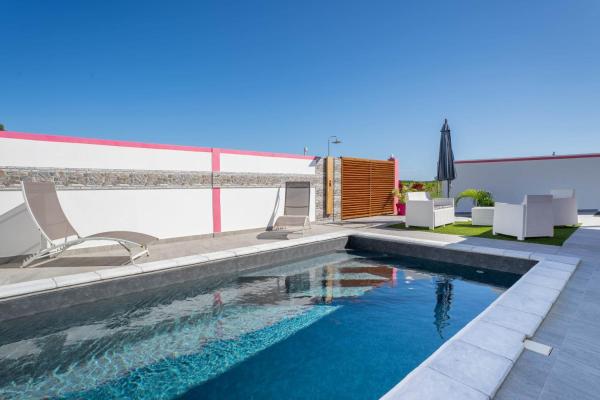 Villa Guenaslo 2, Varaa  Hotellit Grande-Terre uima-altaalla, Uima-allas