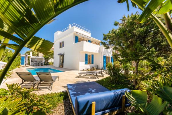 Villa exclusiva frente al mar con jardin y piscina, Varaa  Cala Blanca Menorca