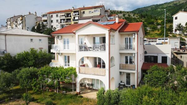 Apartments Antonio 2, Varaa Huoneisto Kvarner hotellit, joissa on pysäköinti, Pysäköinti