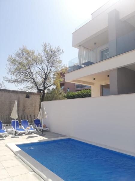 Villa apartment Laganini, Varaa Huoneisto Split-Dalmatia hotellit, joissa on uima-allas, Uima-allas
