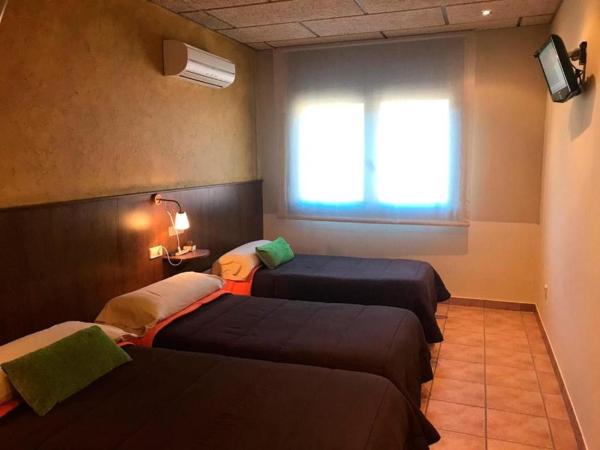 Hotel Habitaciones compartidas Bagà, Varaa  Baga hotellit, joissa on uima-allas, Uima-allas
