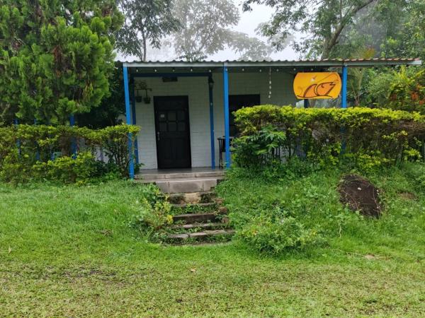 Villa Falian Nido Colibrí, Varaa  Hotellit Viotá uima-altaalla, Uima-allas