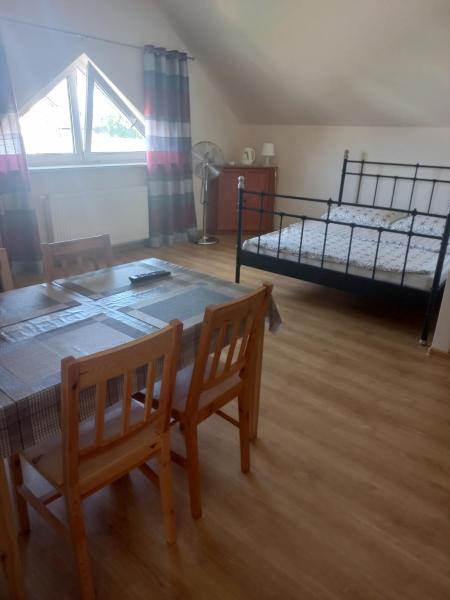 Robi pokoje i apartament, Varaa  Pommeri hotellit, joissa on pysäköinti, Pysäköinti