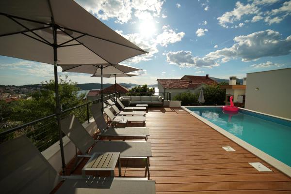 Apartments Gazebo, Varaa Huoneisto Split-Dalmatia hotellit, joissa on uima-allas, Uima-allas