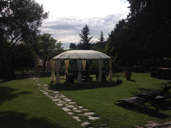 Villa Ghirardelli, Varaa  Romagna hotellit, joissa on pysäköinti, Pysäköinti