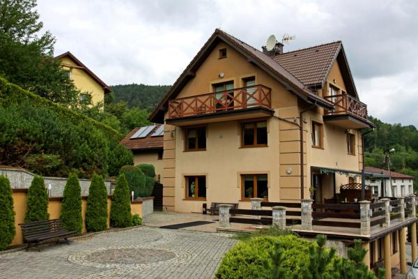 Dom w Górach "TRESNA", Varaa  Sleesia hotellit, joissa on pysäköinti, Pysäköinti