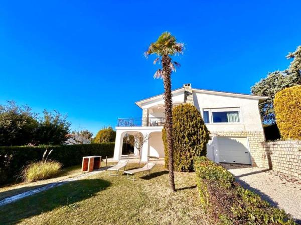 Villa Edith - stupenda villa con terrazzo vista mare e spiaggia inclusa, Varaa  Numana 