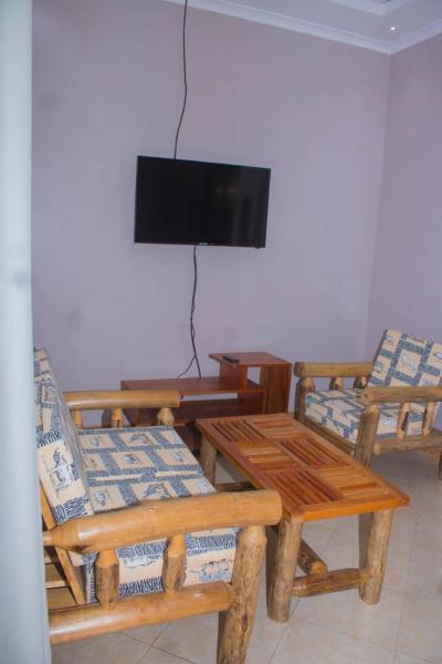 Claytanzaniadventure, Varaa  Nkunjila 