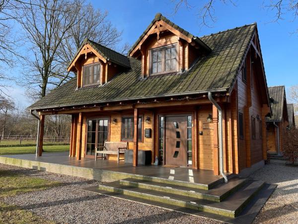 Villa with Sauna & Tub, Varaa  Overijssel hotellit, joissa on pysäköinti, Pysäköinti