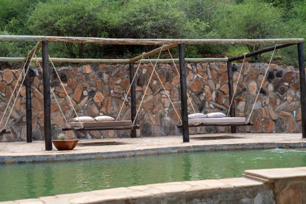 Nasuulu Lodge, Varaa  Isiolo hotellit, joissa on uima-allas, Uima-allas