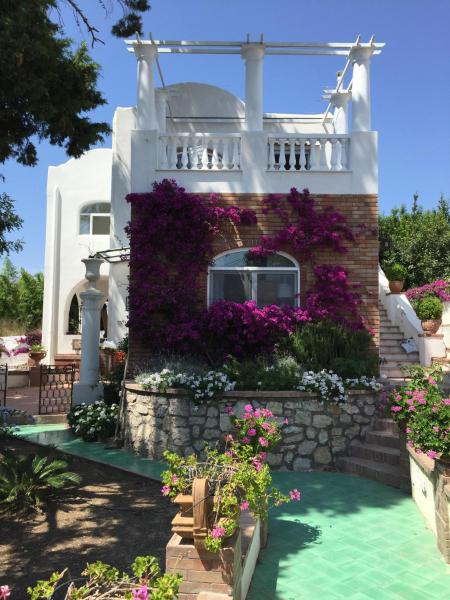 Villa Croce Anacapri, Varaa  Anacapri hotellit, joissa on pysäköinti, Pysäköinti