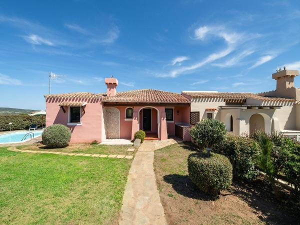 Villa with a private pool and sea view, Varaa  Cuile Pazzoni hotellit, joissa on uima-allas, Uima-allas