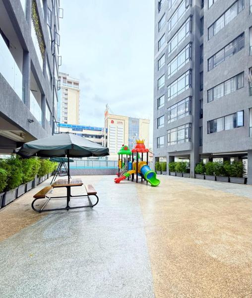 Elegant classy apartment with swimming pool ,fully equipped gym ,child play area and close proximity to shopping malls and great breathtaking views, Varaa Huoneisto Nairobi Nairobi