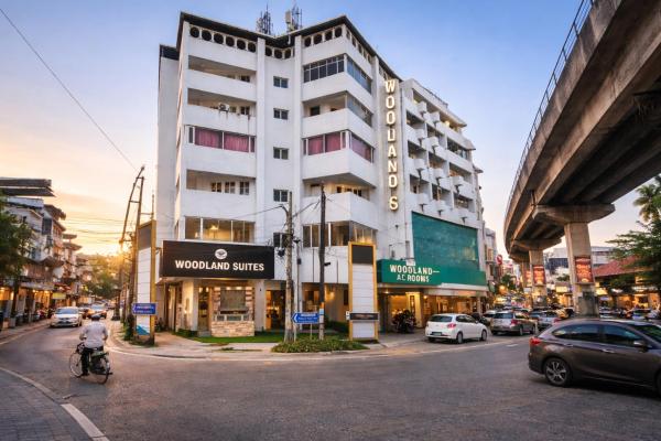 WoodLand Suites, Varaa  Kochi New Delhi